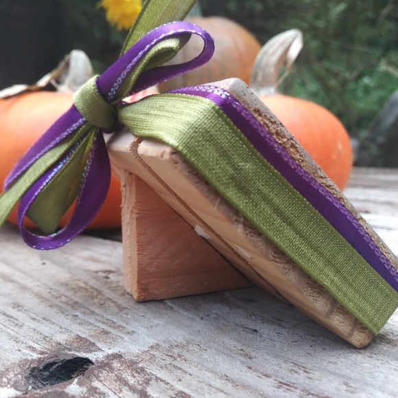 *SOLD* Handmade Halloween Upcycled Grey Pumpkin Decor - Picture 4 of 6